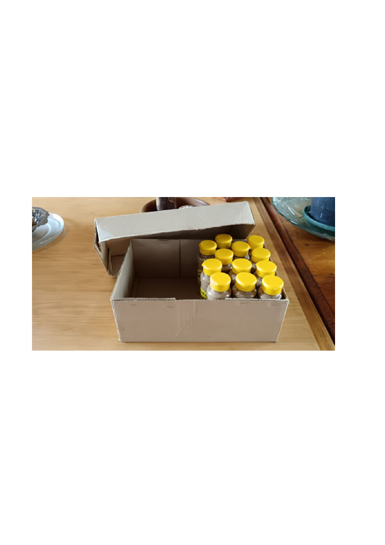 Open box packed with Raaksmaak bottles